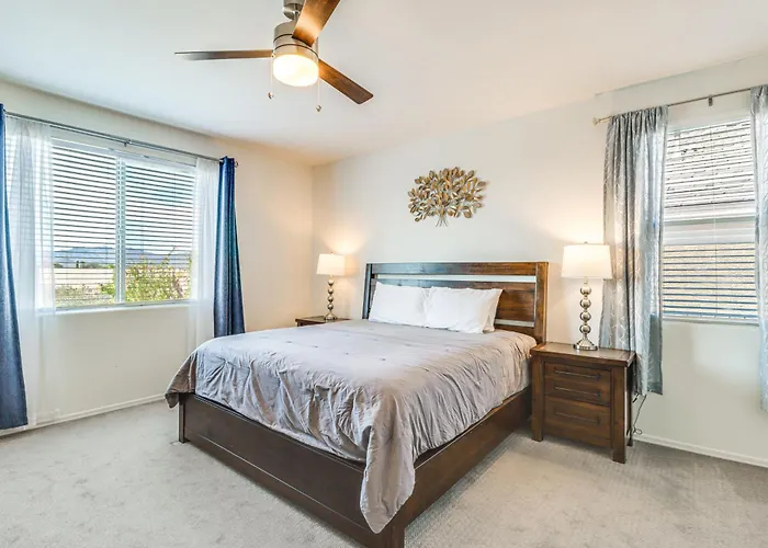 Holiday home Extended-stay Escape W/ Office & Ev Charger *